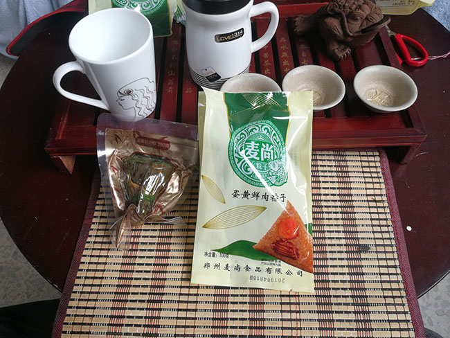 蛋黄鲜肉粽四角